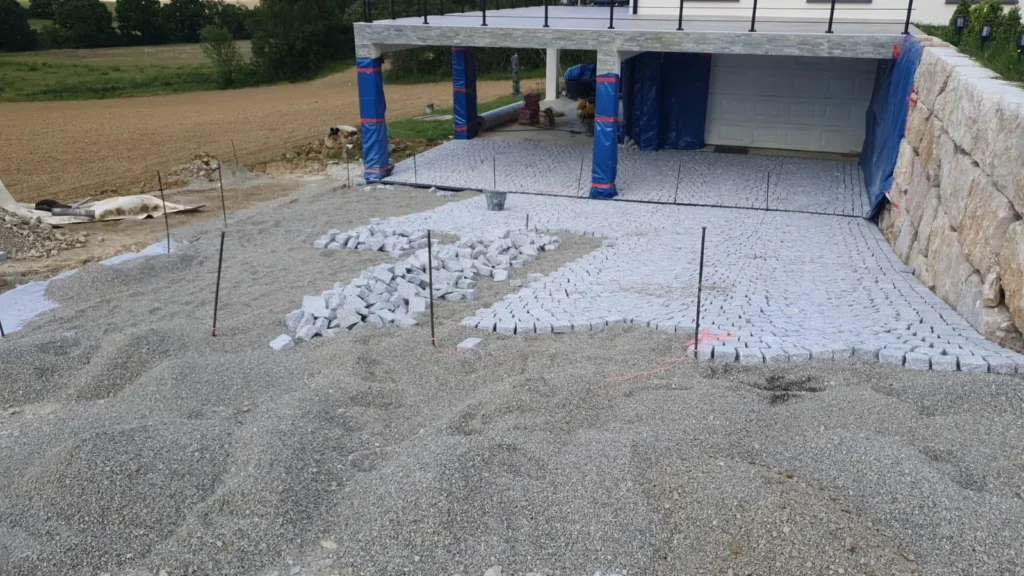 Chantier Rholin pose de paves granit