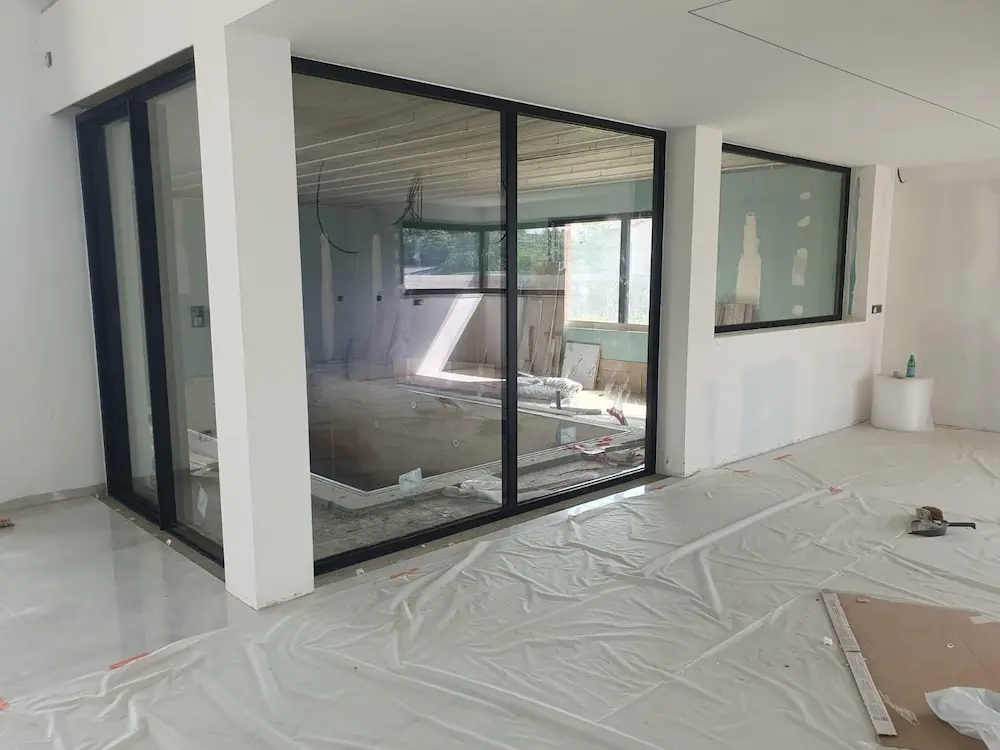 Pose de menuiserie aluminium