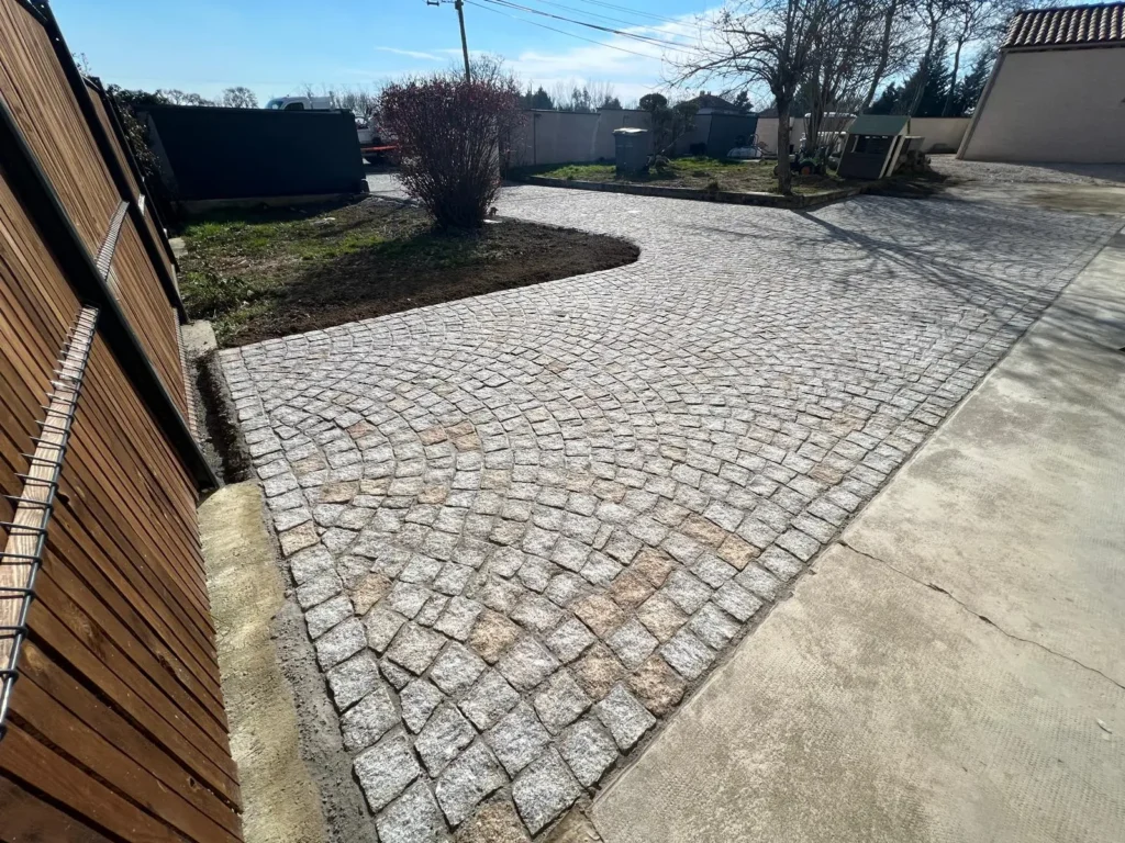 Pose de paves en granit a Muret