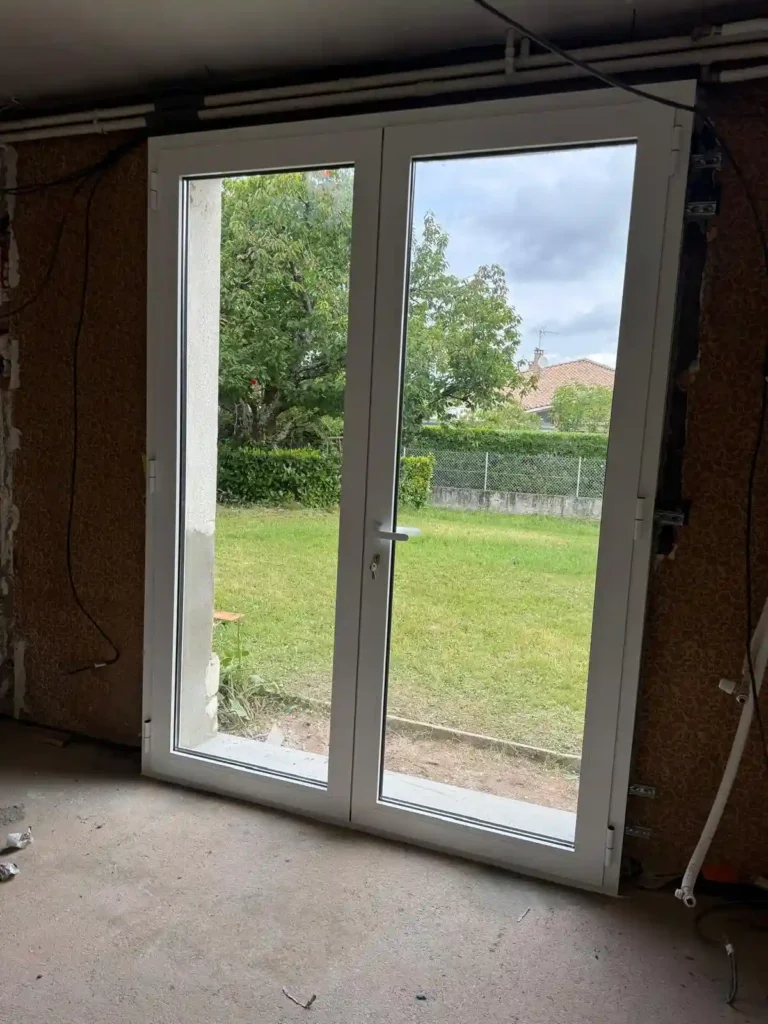 pose de porte fenetre en aluminium